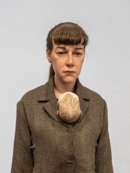 Ron Mueck - Woman with Shopping (2013)